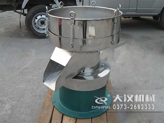 涂料振動(dòng)篩由：框體，振動(dòng)斗，出料口，振動(dòng)電機(jī)底座等部件組成