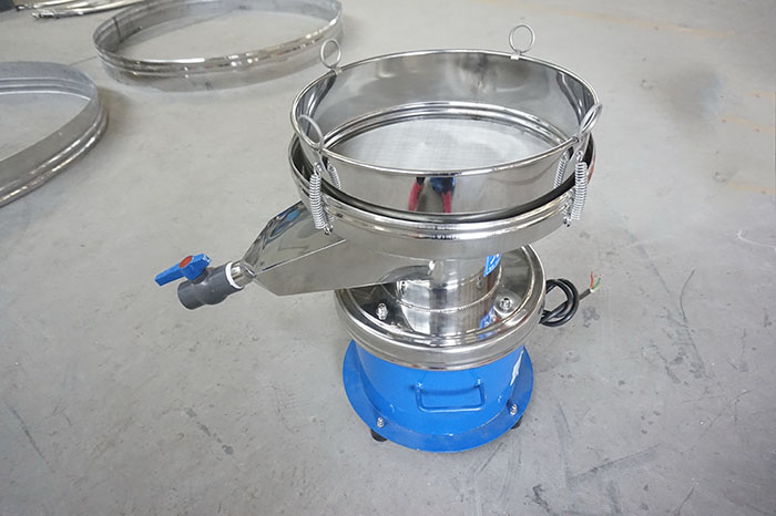 450過濾篩出料口處加裝閥門裝置，便于控制物料的出料量。