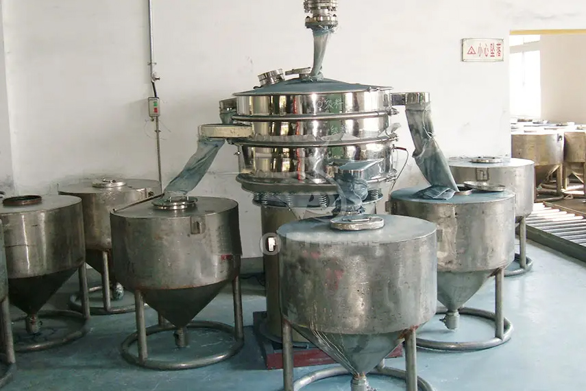 振蕩篩主要特點：換網(wǎng)容易，全封閉模式粉末不飛揚(yáng)，可連續(xù)作業(yè)