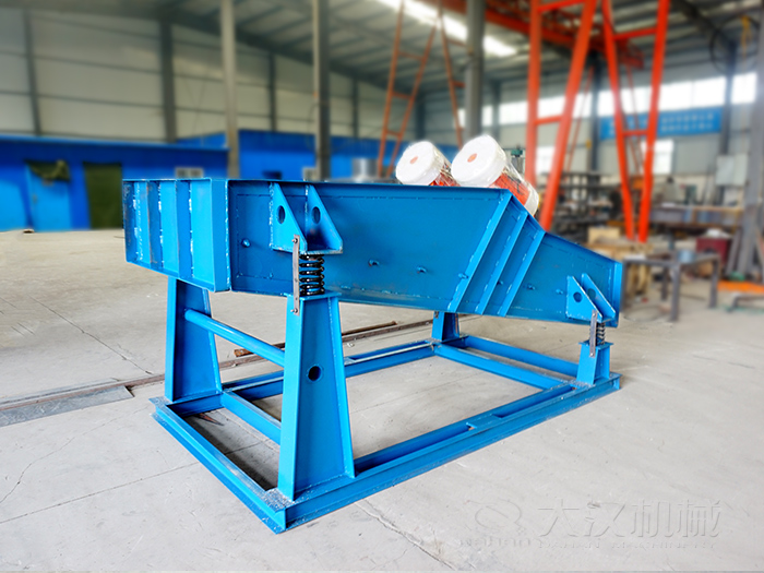 大型振動(dòng)篩主要是用來篩分煤礦，礦石一些大型的篩分場地中。